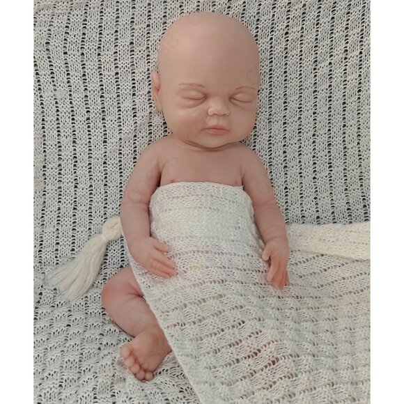 40cm Sleeping Baby 2kg Full Platinum Silicone Eyes Closed Reborn Baby Doll GIRL - Picture 3 of 16
